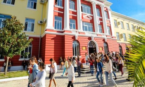 Universitetet hapen me 2 Nentor: Ja si do alternohet mesimi mes online dhe auditorit